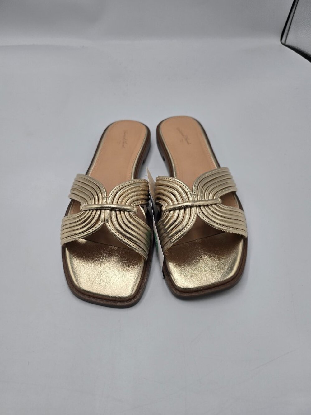 Universal Thread sandal